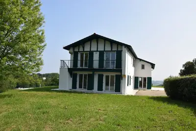 Image de Grande maison familiale avec piscine, vue panoramique, à 15 min de Bayonne