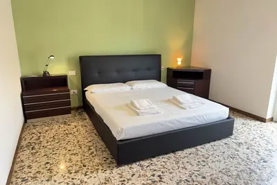 Image de 10 minutes from the Center, Comfort and Culture