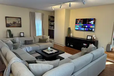 Image de Cozy Luxury, Meet Not Your Typical Cuties Cabin, a Secluded Retreat in Linden Va