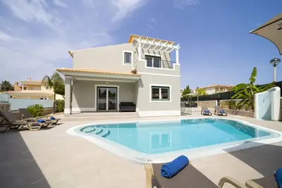 Image de Villa Gale Coast - Villa de 4 chambres avec piscine privée à proximité de la plage de Gale