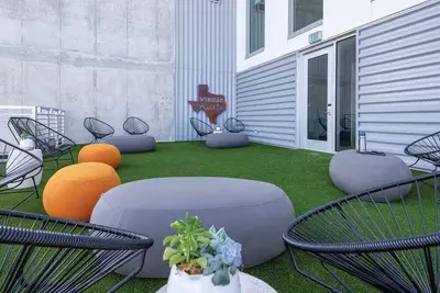 Image de 2 Bedroom Suite in Lovely Austin with a Rooftop Pool!