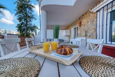 Image de Miraflores Oasis Golf View by Kaida Stay