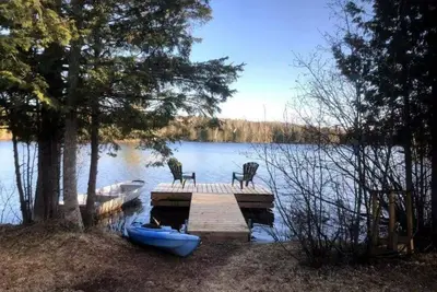 Image de Chalet Le Malpic, Laurentides, Bord de l'eau en  pleine nature animaux acceptés!