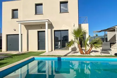 Image de Villa climatisée pour 8 personnes avec piscine privée