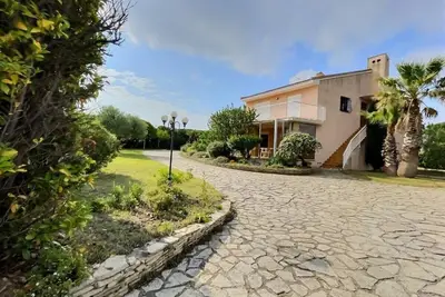 Image de Maison pour 10 personnes avec piscine