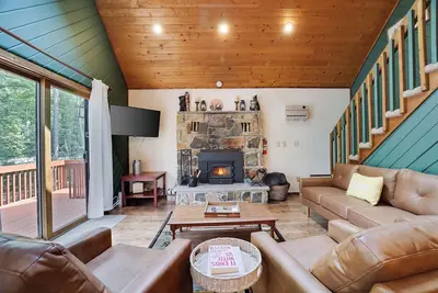 Image de Welcome to The Chalet Getaway in the Hideout!