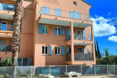 Image de T3  lumineux, climatisé, terrasse ombragée vue sur piscine de la copropriété