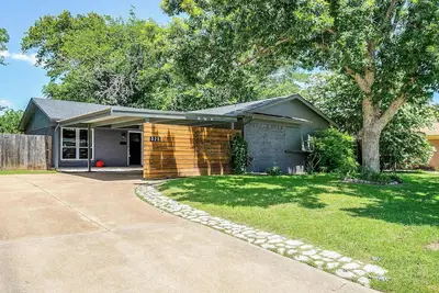 Image de Robin House with two master suites!