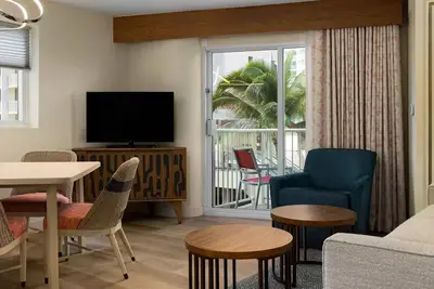 Image de Club Wyndham at Waikiki Beach Walk - 1br condo Dates open. 9/29/25 - 10/5/25.