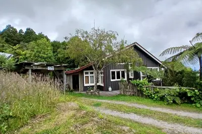 Image de Tui Hill \"Nestled in Nature\"