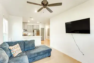 Image de 2 Mi to Downtown Temple: Newly Built Townhome!