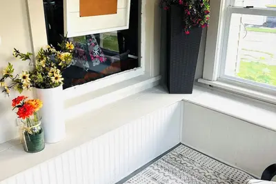 Image de 4-bedroom house in charming Ellsworth with WiFi, Ac. Book now