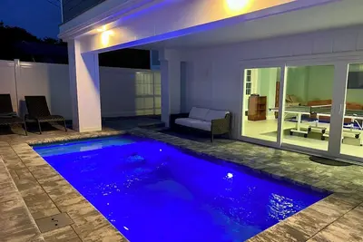 Image de New 7-bed with Private Heated Pool! Lewes Beach Hideaway, steps to beach & town!