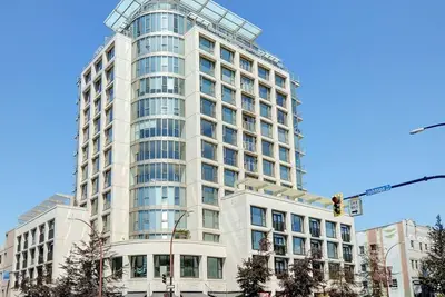 Image de Victoria downtown condo with large sunny patio