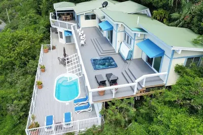 Image de 3br/3ba Villa + Private Pool & Hot Tub