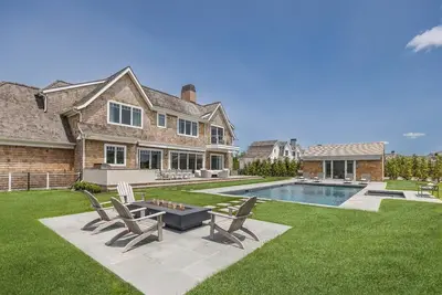 Image de Spacious 7-bedroom house with fitness room, WiFi in delightful Southampton