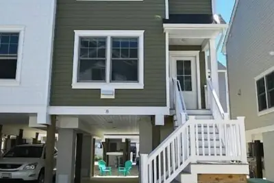 Image de Benny's Beach Bungalow