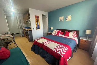 Image de Home Studio half a block from Sta lucia subway station