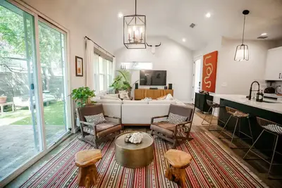 Image de Modern walkable East Austin home