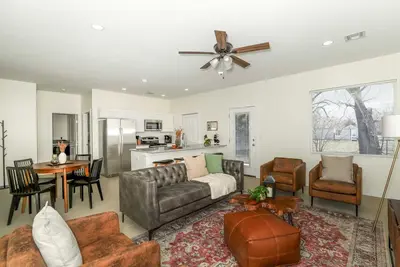 Image de Dazzling West Side 3br 2ba - Coffee - SmrtTV Wifi