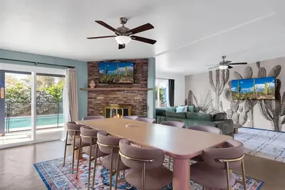 Image de Pool, Hot Tub, Arcade games, Quiet Private Backyard