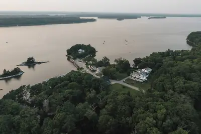 Image de Charming waterfront 9-bedroom historic estate in Harpswell