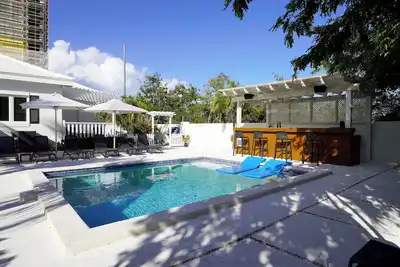 Image de Charming 4-bedroom villa in Grace Bay - 2 minute walk to the Beach