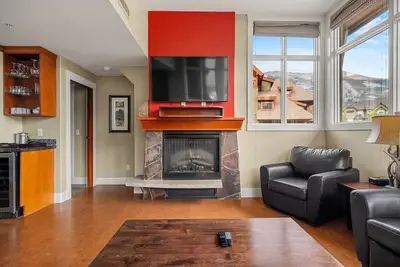 Mountain View Escape: Bbq, Balcony, Resort Access