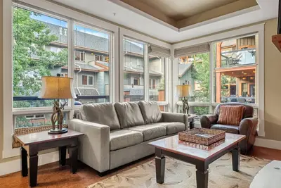 Image de Chic 1br Mountain Suite | King Bed + Pool