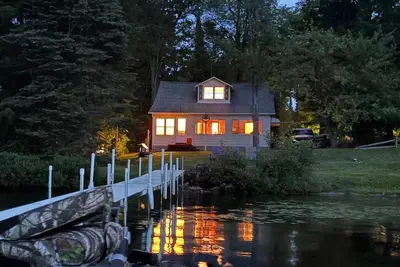 Image de St. Helen Waterfront. Snowmobile/Fish. Right Out the Back Door. Sleeps 8. Cozy.