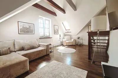 Image de Rabe Old Town Apartment – Refuge sur Deux Niveaux au‑dessus des Toits de Gdańsk