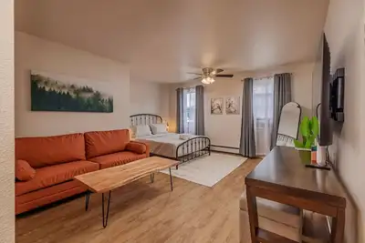 Image de Historic Chic Downtown Suite