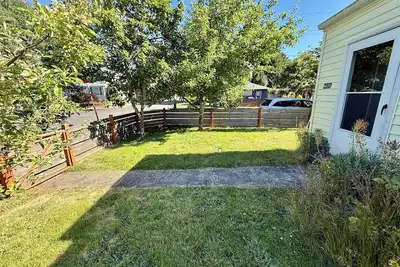 Image de Peaceful & charming 3 Bed Cottage. Hot Tub, Fenced Yard. Pets stay for free!