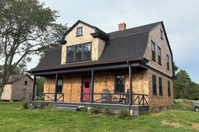 Image de Coastal Farmhouse-Newly Renovated. Minutes drive to Narragansett and the Beaches