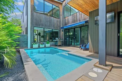 Image de Elevated Luxury + Two Pools - Chelsea Oak Combo!