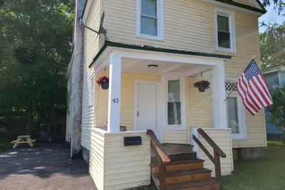 Image de 43 Cliff - Apt 1 -  3 bdrm apt in City Center Oneonta, walkable to Main St