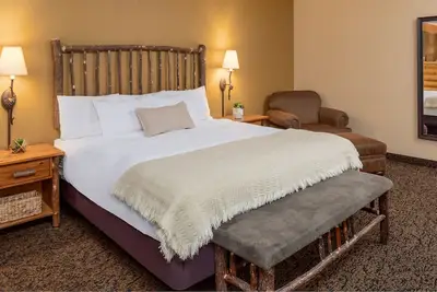 Image de 1 King Fireplace Suite With Access to Pool, Hot Tub, and Gym