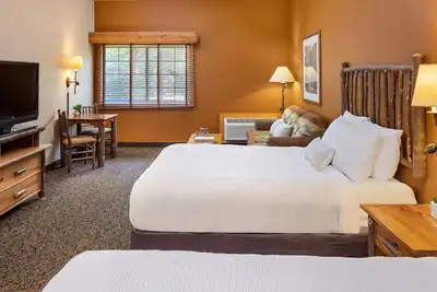 Image de 2 Queen Studio With Kitchen, Access to Pool, Hot Tub, and Gym