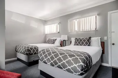 Image de Cozy Browntown Room for 4: Wi-Fi and Free Parking