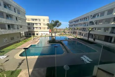 Image de Superbe Appt vue sur piscine.