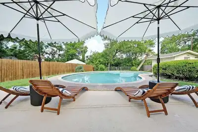 Image de Austin Music Retreat - Spacious 5br home w/ private pool & game room near Austin