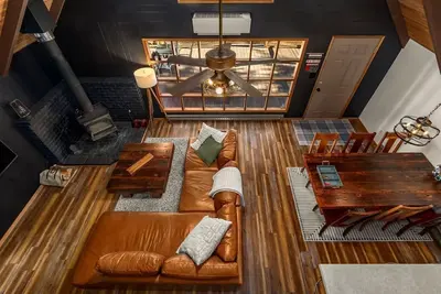 Image de Charming, rustic cabin on the golf course