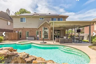 Image de 4-bedroom Midterm House In Superb Cypress with Pool & Hot Tub.