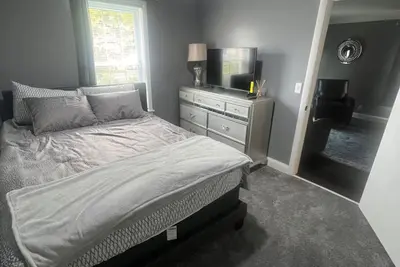 Image de Spacious 4-bedroom fully remodeled home in charming Sandusky