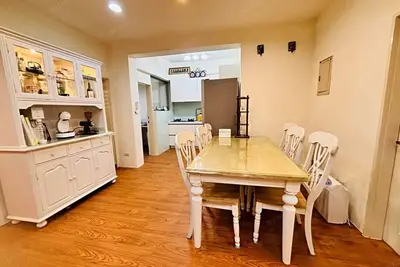 Image de Bright and cozy American style 4bd 2 bathrooms XinDian 3 mins to Mrt