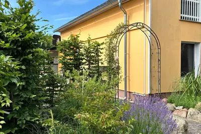 Image de Appartement 'Mien Lüttes Glück - Backboord' avec terrasse privée, jardin privé et Wi-Fi