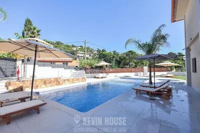 Image de Apartment with 3 bedrooms, 2 wcs, kitchen, private parking, swimming pool and common garden.