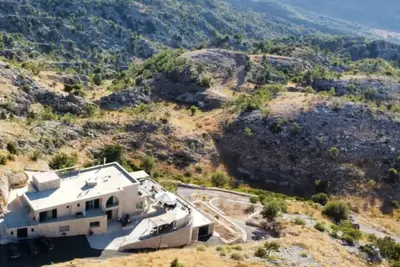 Image de Cedar Jaj House: A Tranquil Escape with Breathtaking Mountain Views