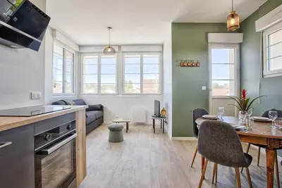 Image de Appartement lumineux avec 2 balcons à 600m de la plage