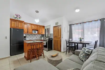 Image de Green Turtle 20 in Coco is an elegantly appointed 2-bedroom, 1-bath condo with a swimming pool located within a 7-minute walk of the beach. <br><br>📢Important announcement: Golf cart with condo available upon request for additional charges